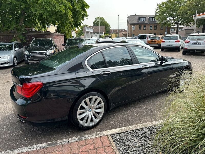 Gebraucht BMW 750 408 PS (300 kW) 2009 Schwarz Limousine