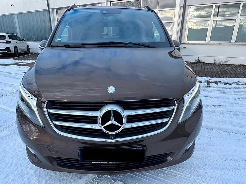 Gebraucht Mercedes V250 Avantgarde 190 PS (139 kW) 2015 Braun Van / Kleinbus