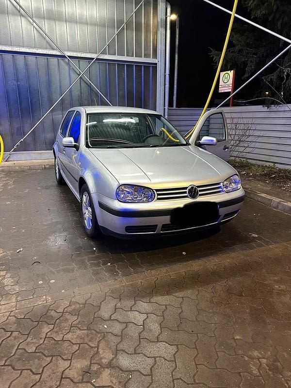 Grau Gebraucht 2003 VW Golf IV Kleinwagen | 1.300 € (Guter Preis) - Bild 1/4