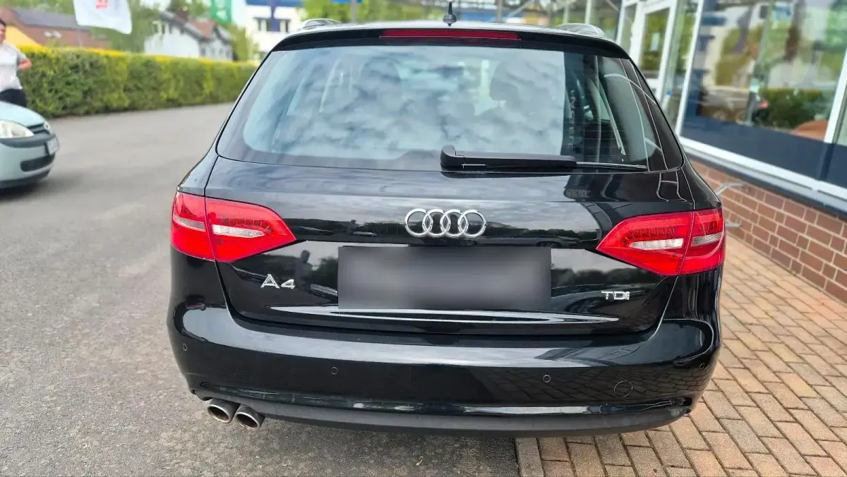 Gebraucht Audi A4 Attraction 150 PS (110 kW) 2015 Schwarz Kombi
