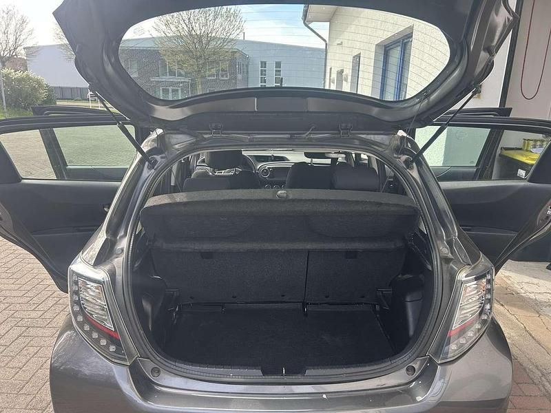Gebraucht Toyota Yaris Edition 69 PS (50 kW) 2014 Grau Kleinwagen
