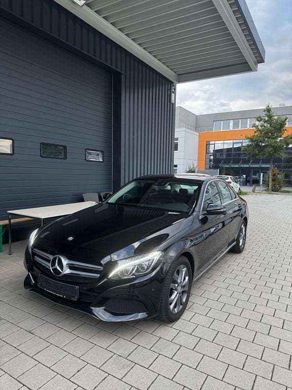 Schwarz Gebraucht 2016 Mercedes C180 Edition Limousine | 19.900 € (Fairer Preis) - Bild 1/4