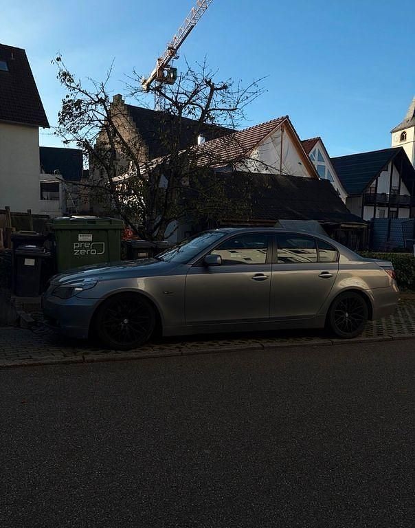 Gebraucht BMW 525 218 PS (160 kW) 2005 Silber Limousine