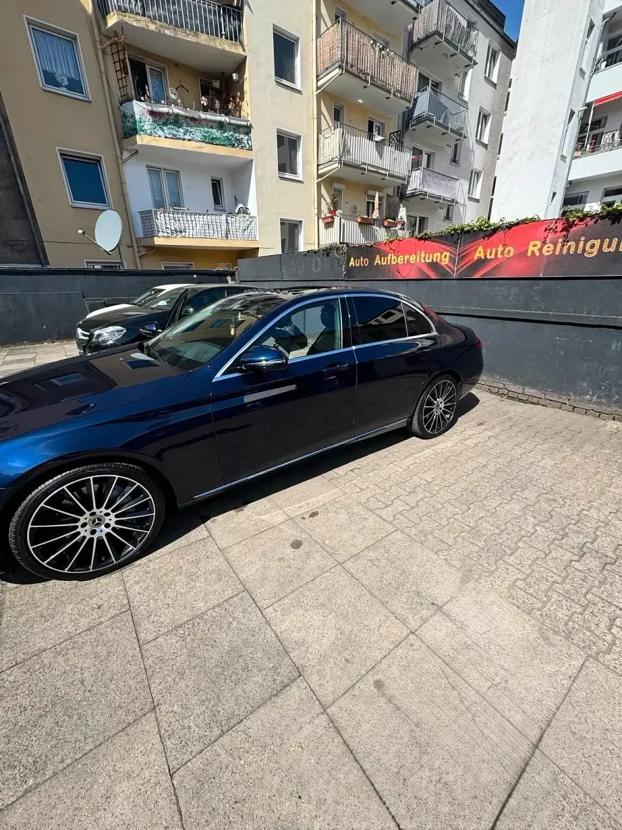 Gebraucht Mercedes E350 258 PS (189 kW) 2017 Blau Limousine
