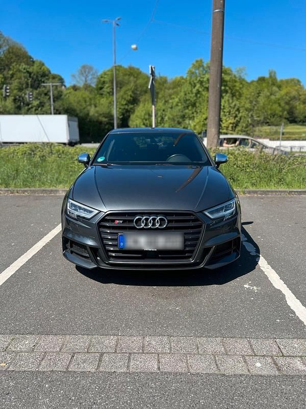 Grau Gebraucht 2019 Audi S3 Limousine | 26.000 € (Superpreis) - Bild 1/4