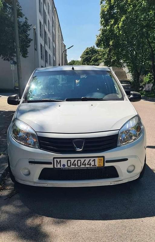 Weiß Gebraucht 2009 Dacia Sandero Kleinwagen | 1.700 € (Fairer Preis) - Bild 1/4