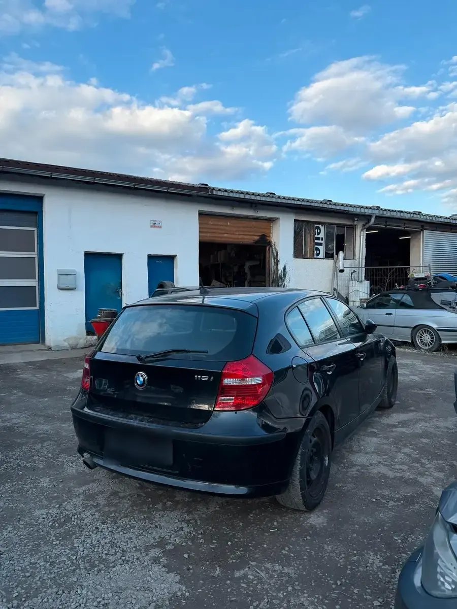 Gebraucht BMW 118 143 PS (105 kW) 2009 Schwarz Kleinwagen