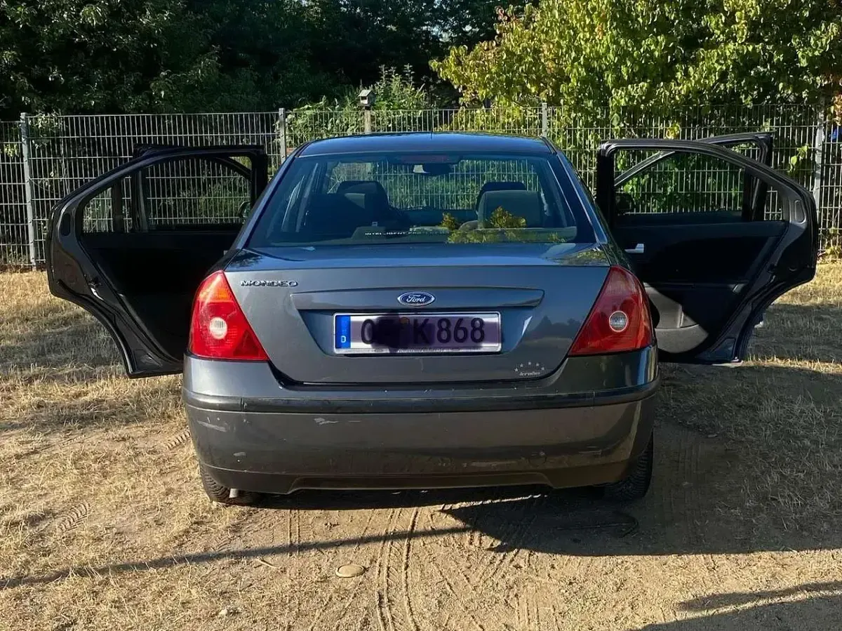 Gebraucht Ford Mondeo Ghia 110 PS (80 kW) 2002 Grau Limousine