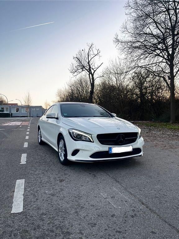 Gebraucht Mercedes CLA180 122 PS (89 kW) 2016 Weiß Limousine