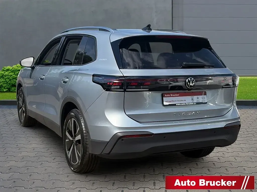 Neu VW Tiguan Life 150 PS (110 kW) 2026 Silber SUV