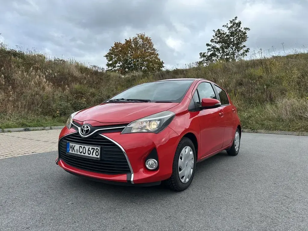 Gebraucht Toyota Yaris 99 PS (72 kW) 2014 Rot Kleinwagen