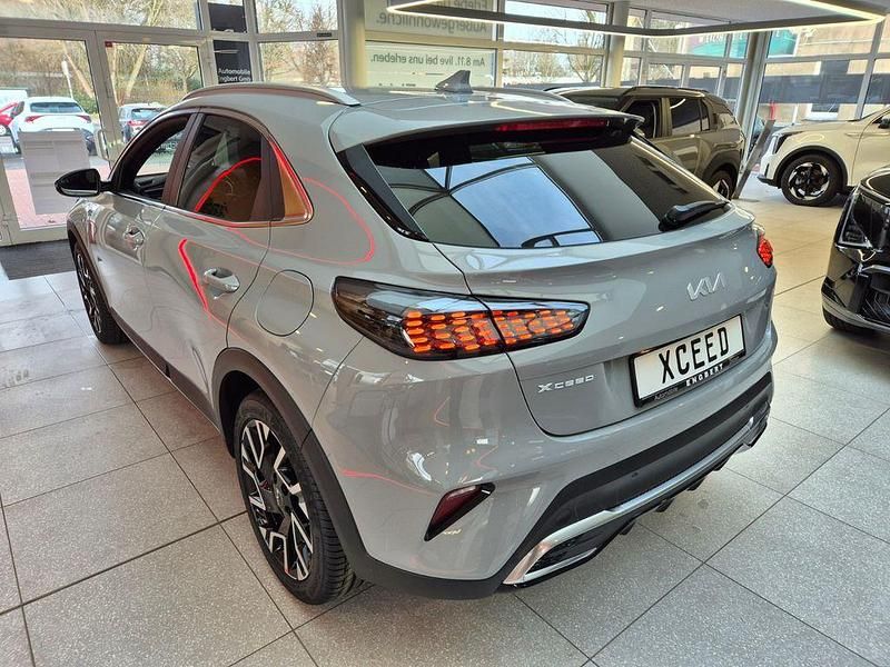 Neu Kia XCeed 150 PS (110 kW) 2026 Grau SUV