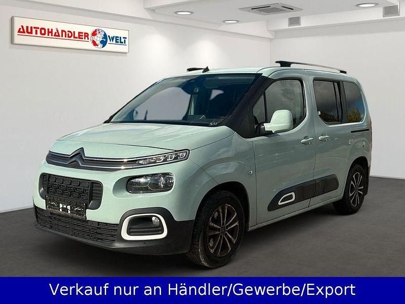 Grün Gebraucht 2018 Citroën Berlingo Feel Limousine | 12.999 € (Superpreis) - Bild 1/3