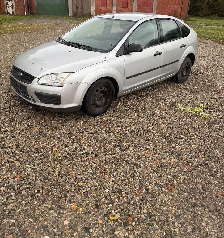 Silber Gebraucht 2004 Ford Focus Limousine | 600 € (Guter Preis) - Bild 1/4