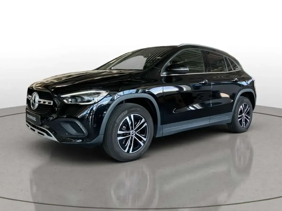 Gebraucht Mercedes GLA200 Style 150 PS (110 kW) 2023 Metalliclack kosmosschwarz SUV