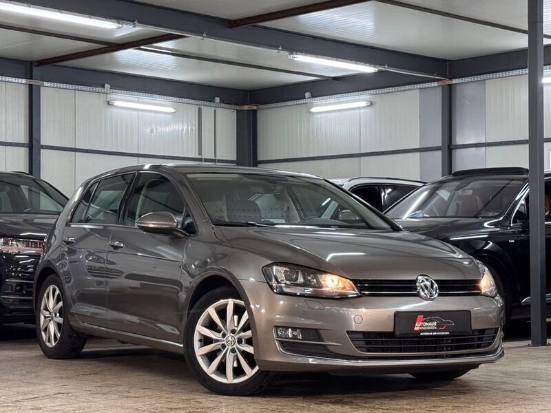 Grau Gebraucht 2016 VW Golf VII Highline Limousine | 10.690 € (Guter Preis) - Bild 1/4