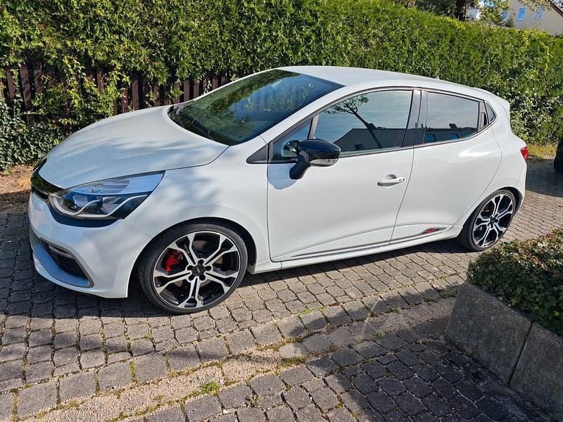 Weiß Gebraucht 2016 Renault Clio IV Trophy Kleinwagen | 14.600 € (Fairer Preis) - Bild 1/4