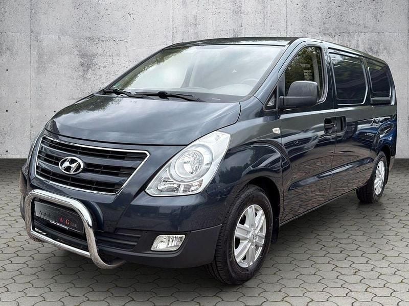 Grau Gebraucht 2016 Hyundai H-1 Van / Kleinbus | 15.990 € (Fairer Preis) - Bild 1/4