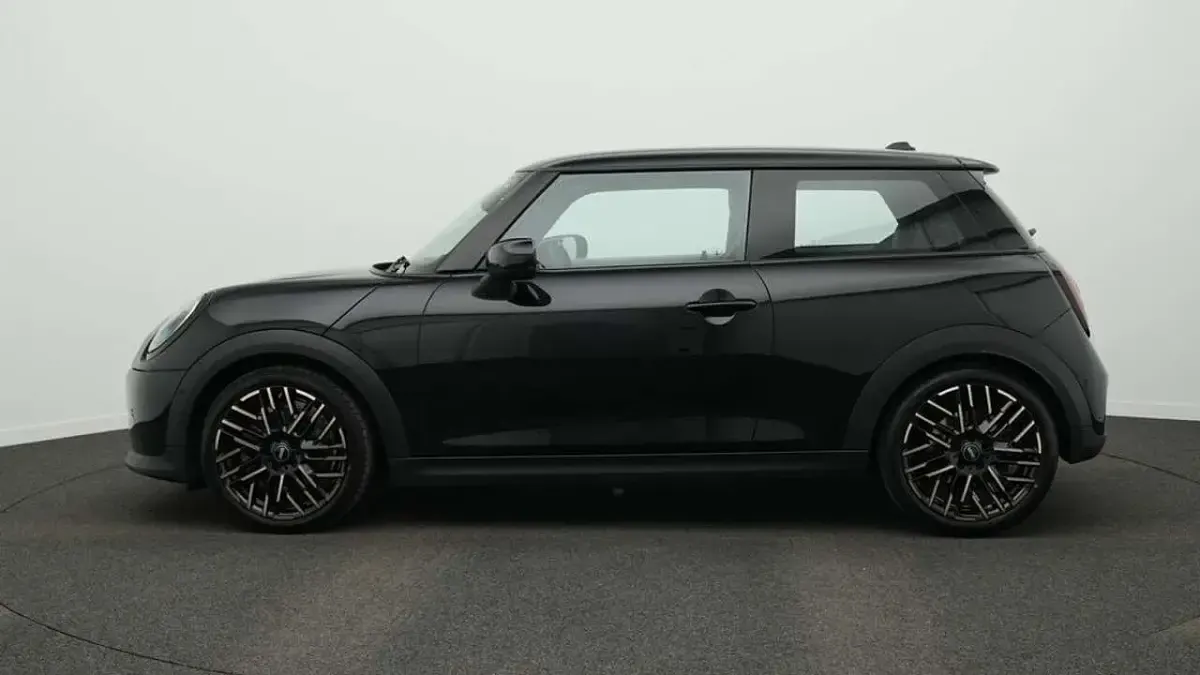 Usado Mini Cooper Favoured 156 HP (114 kW) 2024 Preto Citadino