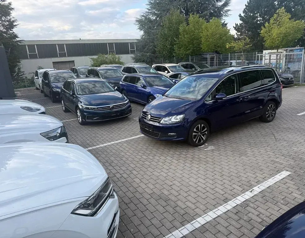 Gebraucht VW Sharan United 150 PS (110 kW) 2020 Blau Van / Kleinbus