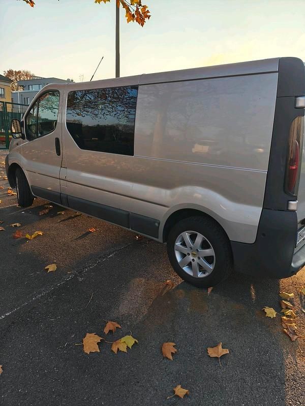 Gebraucht Opel Vivaro 81 PS (59 kW) 2006 Silber Van / Kleinbus