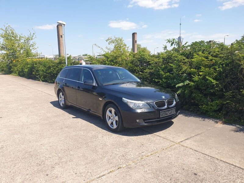 Black sapphire metallic Gebraucht 2010 BMW 530 Kombi | 3.250 € (Guter Preis) - Bild 1/4