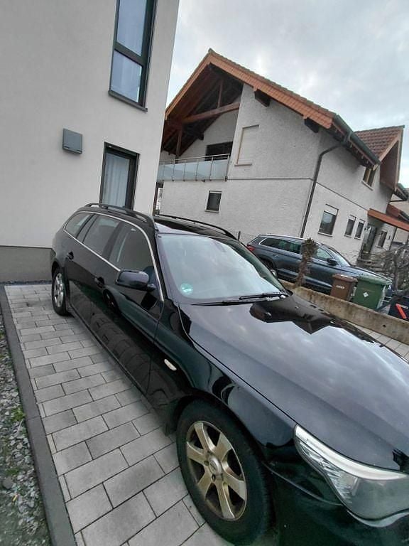 Gebraucht BMW 525 197 PS (144 kW) 2008 Schwarz Kombi