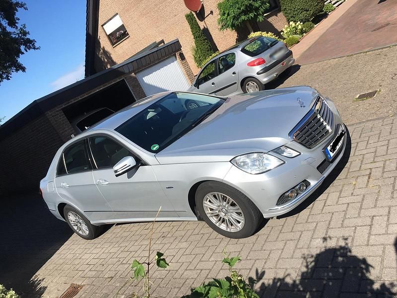 Gebraucht Mercedes E350 231 PS (169 kW) 2009 Silber Limousine