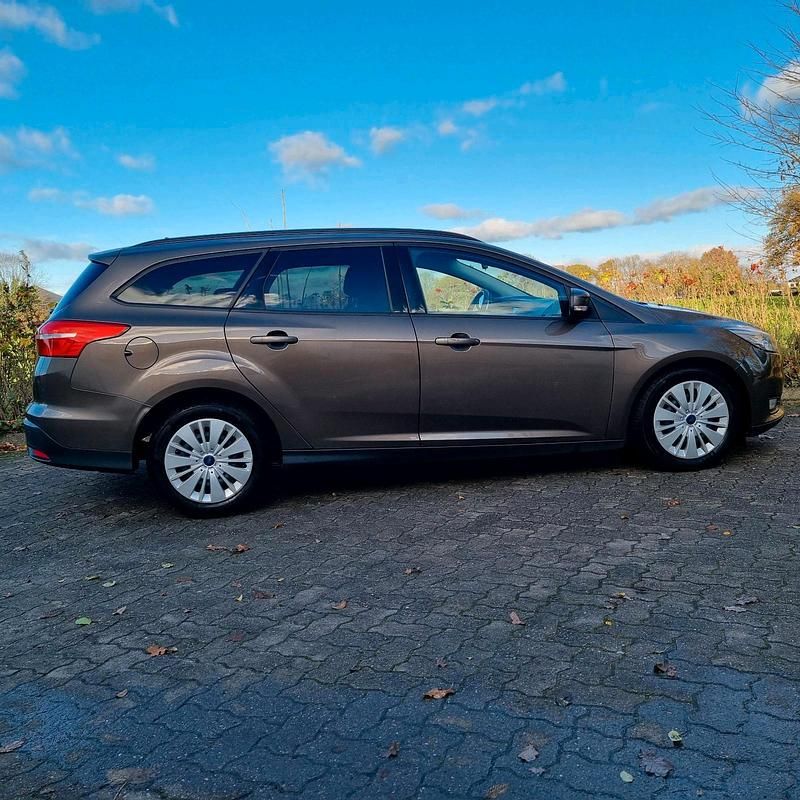 Gebraucht Ford Focus 120 PS (88 kW) 2016 Braun Kombi