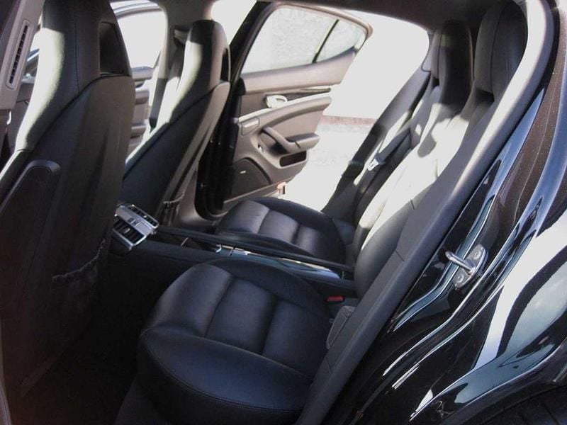 Gebraucht Porsche Panamera 4S 400 PS (294 kW) 2012 Basaltschwarzmetallic (metallic) Limousine