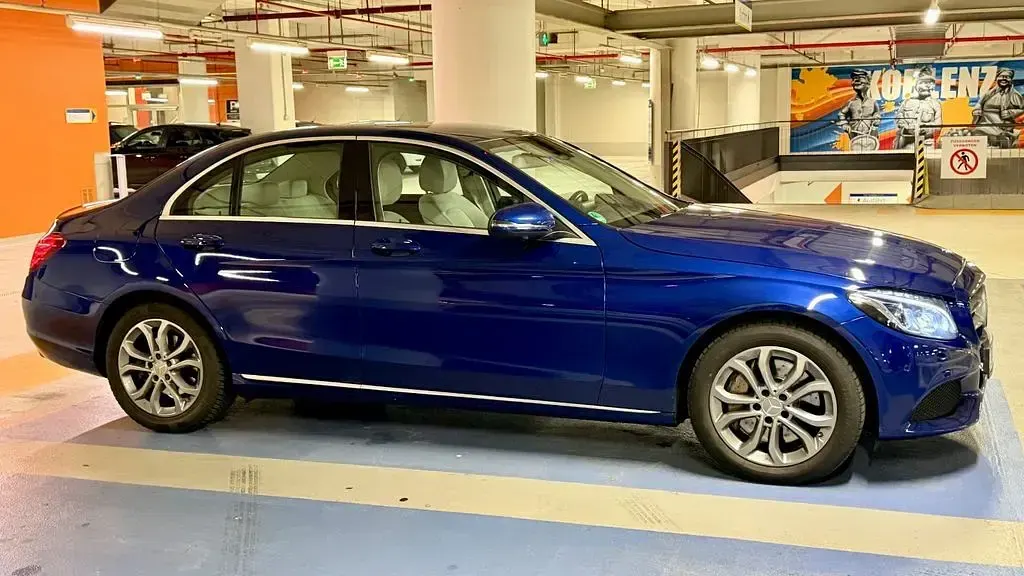 Używany Mercedes C400 333 KM (244 kW) 2016 Niebieski Sedan/Limuzyna
