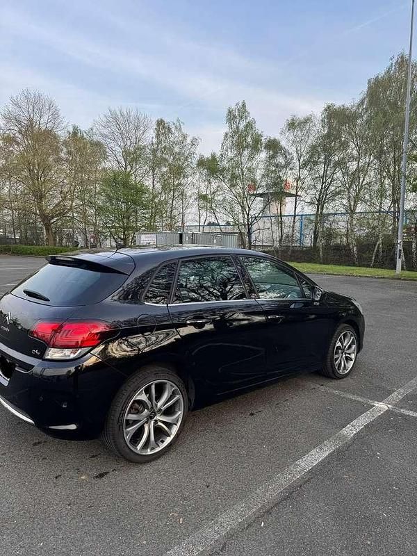 Gebraucht Citroën C4 Shine 150 PS (110 kW) 2015 Schwarz Limousine