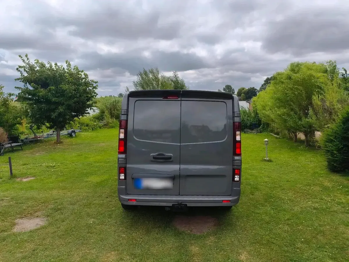 Gebraucht Opel Vivaro 146 PS (107 kW) 2018 Grau Van / Kleinbus