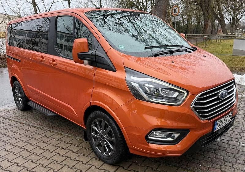 Gebraucht Ford Tourneo 170 PS (125 kW) 2018 Orange Van / Kleinbus