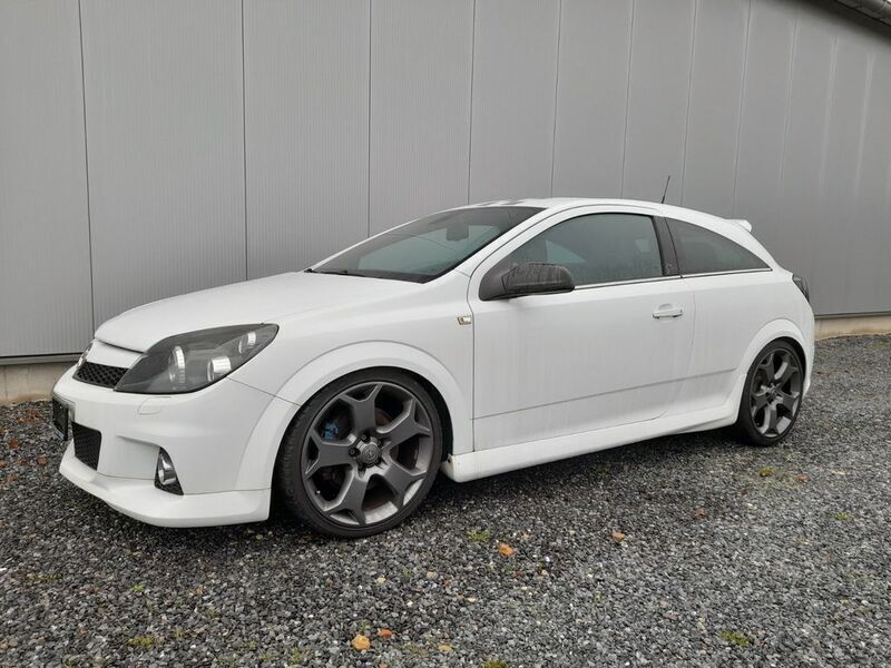 Weiß Gebraucht 2008 Opel Astra Edition Limousine | 12.500 € - Bild 1/4