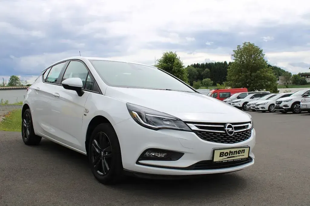 Gebraucht Opel Astra 105 PS (77 kW) 2019 Weiß Limousine