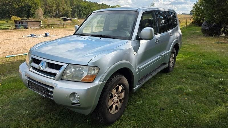 Silber Gebraucht 2005 Mitsubishi Pajero SUV | 4.400 € (Fairer Preis) - Bild 1/4