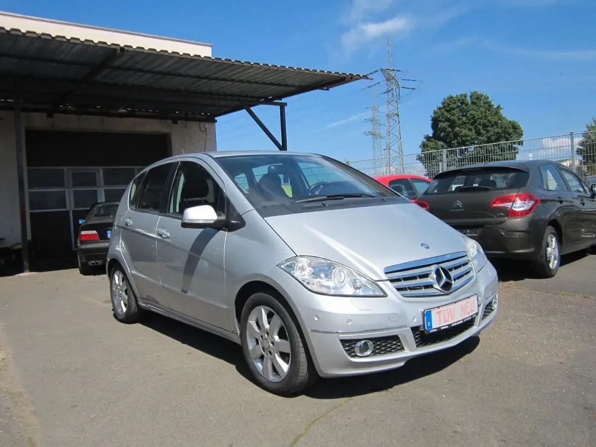 Gebraucht Mercedes A200 140 PS (102 kW) 2010 Silber Limousine