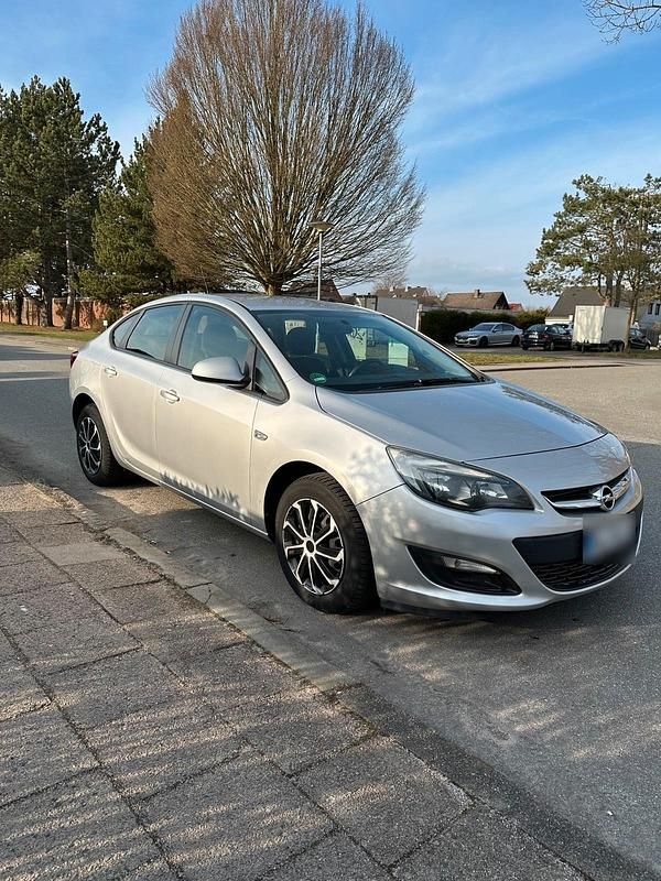 Gebraucht Opel Astra 140 PS (102 kW) 2013 Silber Limousine