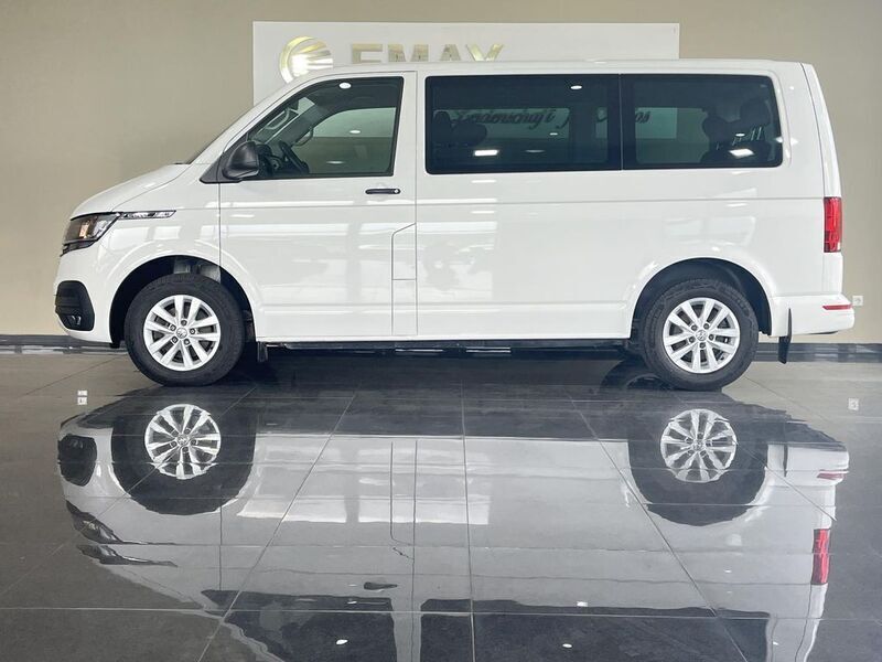 Candyweiß Gebraucht 2021 VW T6.1 Family Van | 33.989 € - Bild 1/4