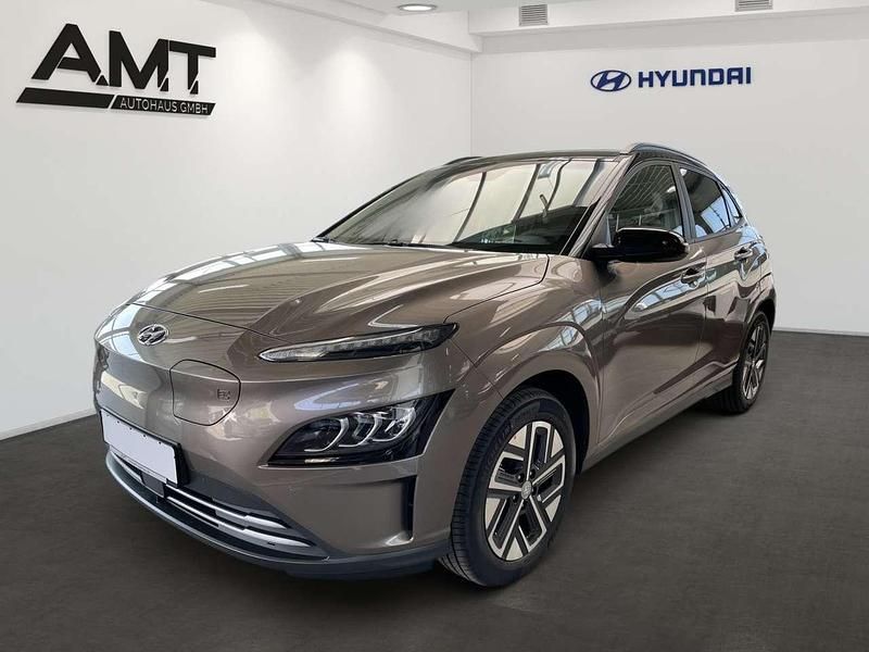 Silky bronze /phantom black / me Gebraucht 2023 Hyundai Kona Trend SUV | 26.950 € (Etwas zu teuer) - Bild 1/4