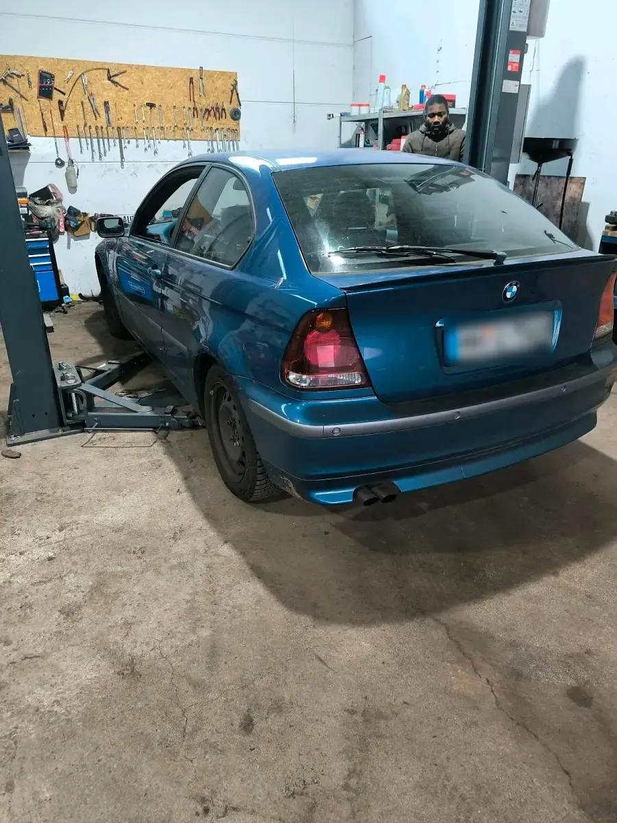 Używany BMW 325 192 KM (141 kW) 2002 Niebieski Coupe
