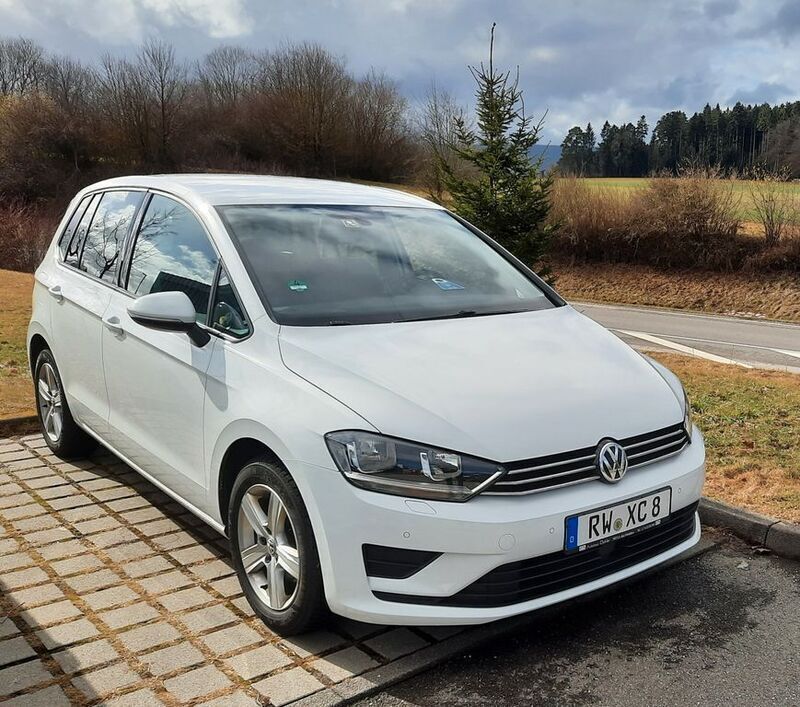 Weiß Gebraucht 2014 VW Golf Sportsvan Comfortline Van / Kleinbus | 9.099 € (Fairer Preis) - Bild 1/4