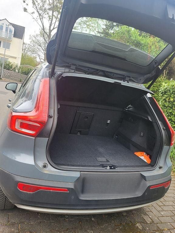 Gebraucht Volvo XC40 Momentum 190 PS (139 kW) 2020 Grau SUV