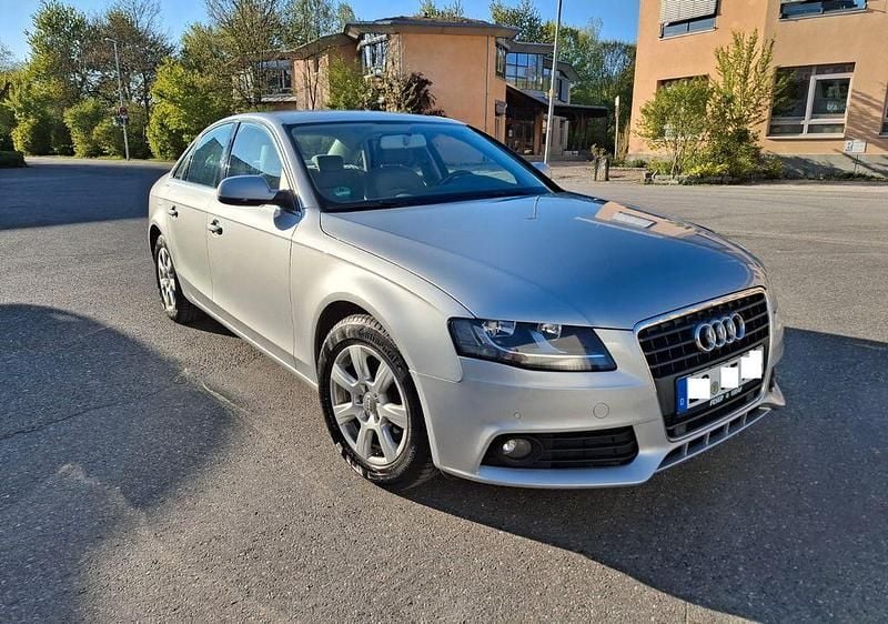 Usata Audi A4 Attraction 120 CV (88 kW) 2011 Argento Berlina