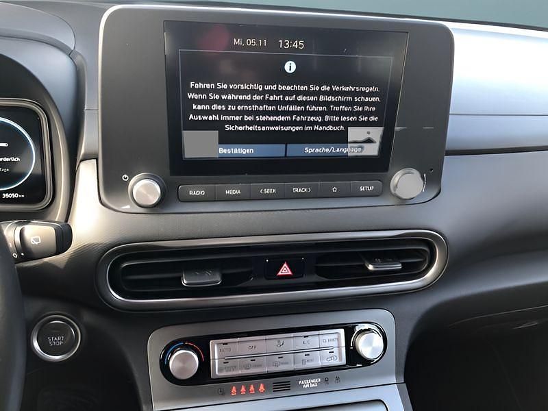 Gebraucht Hyundai Kona 100 kW (136 PS) 2022 Weiß SUV