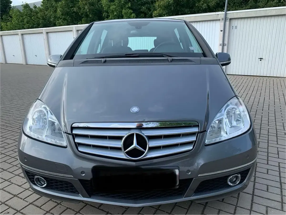 Gebraucht Mercedes A150 95 PS (69 kW) 2011 Grau Kleinwagen