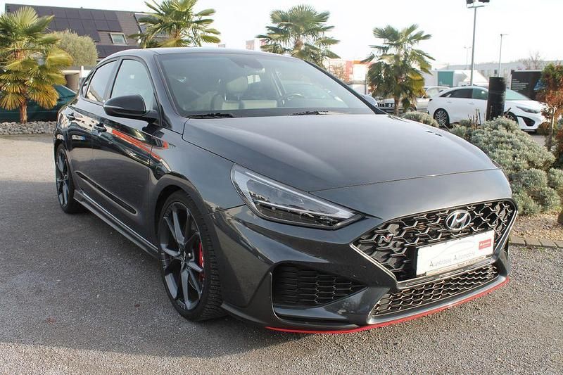 Grau Gebraucht 2021 Hyundai i30 Limousine | 29.790 € (Etwas zu teuer) - Bild 1/4