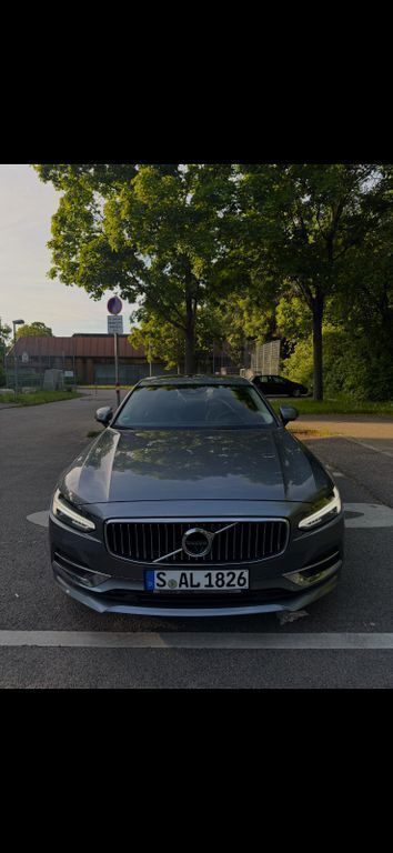 Grau Gebraucht 2019 Volvo S90 Momentum Limousine | 28.600 € (Etwas zu teuer) - Bild 1/4