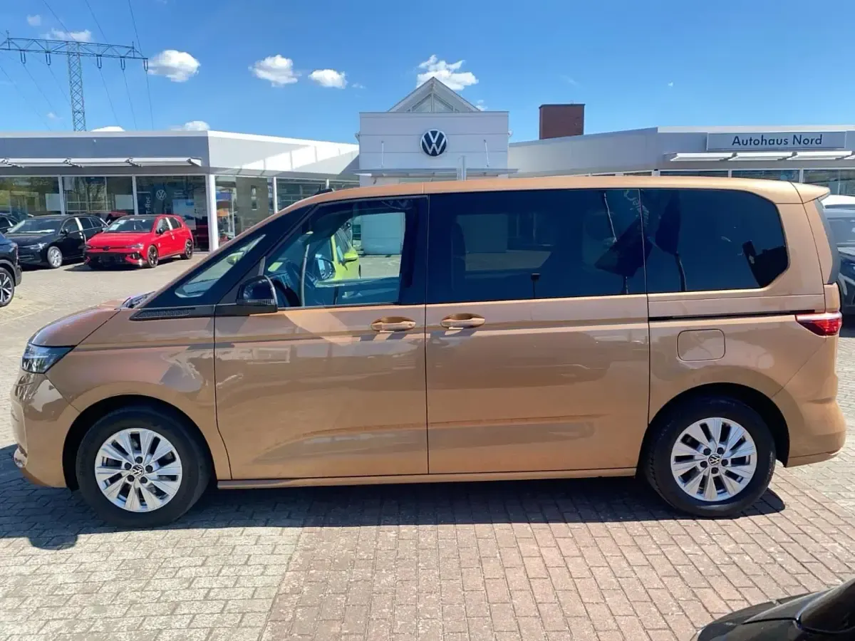Second-hand VW Multivan Basis 150 CP (110 kW) 2024 Maro Monovolum